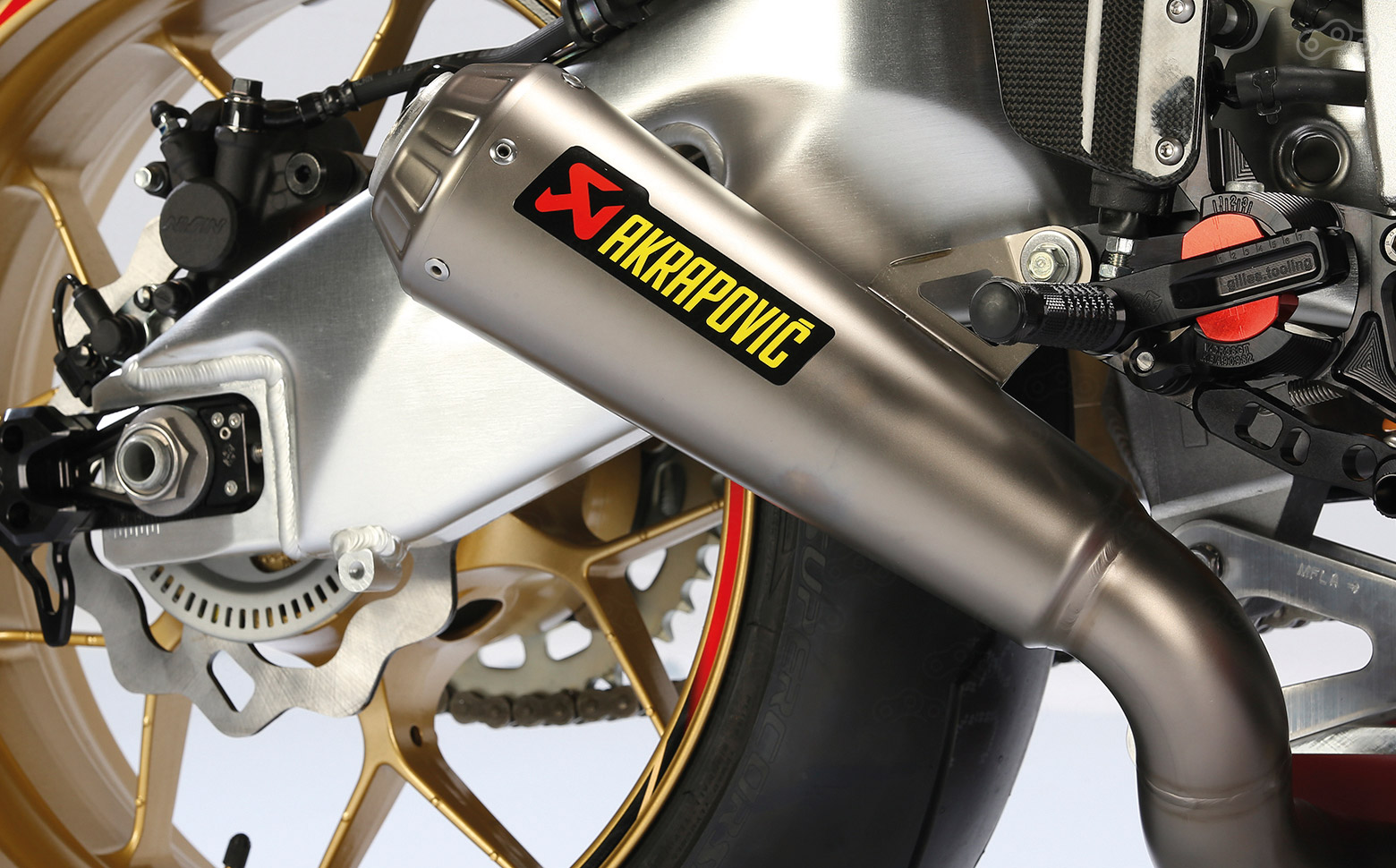 Honda CBR1000RR TT edition Acrapovic exchaust – выхлопная система Acrapovič на мотоцикле Honda CBR1000RR
