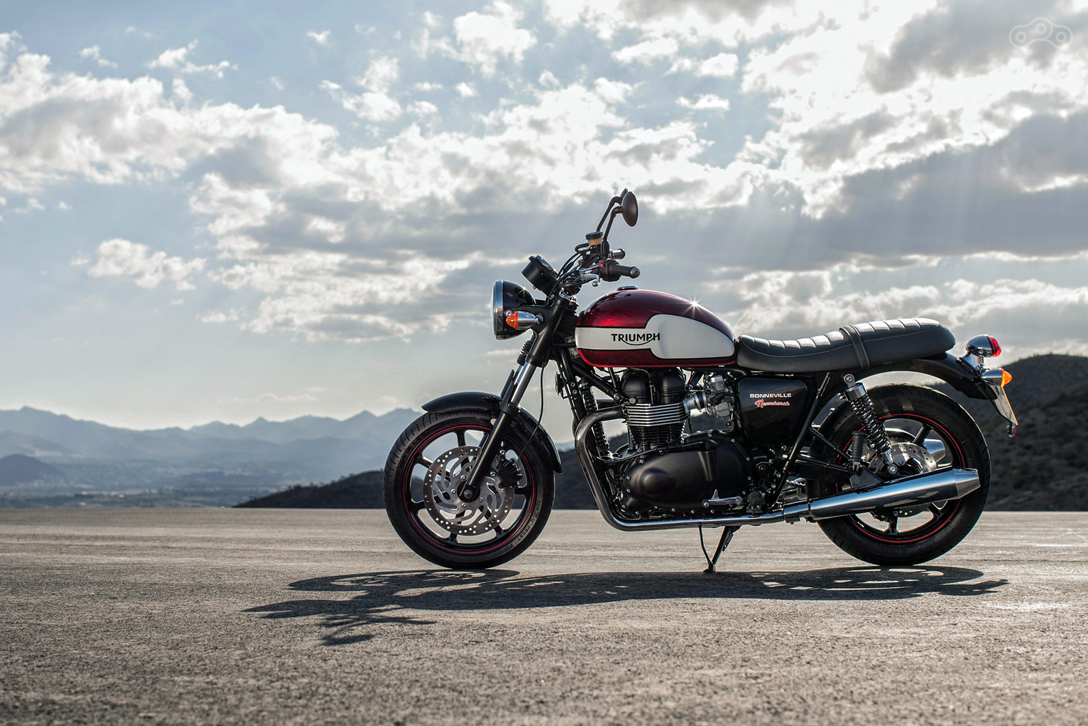 Ретро снова в моде. Мотоцикл триумф боневилль модельного 2015 года. 