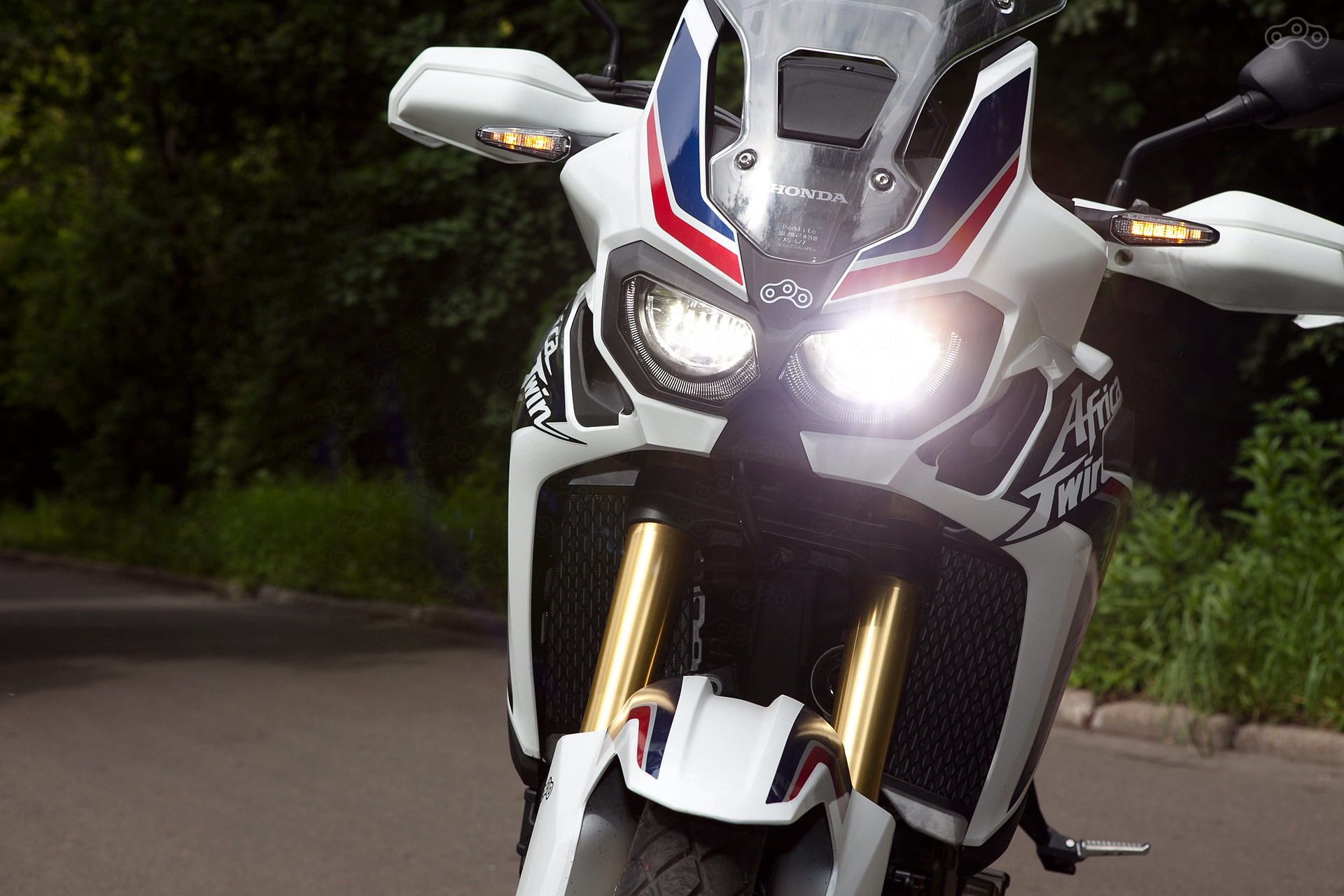 Журнал Омоймот провел тест-драйв нового мотоцикла Honda Africa Twin. 