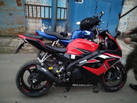 Suzuki_GSX-R1000_2006