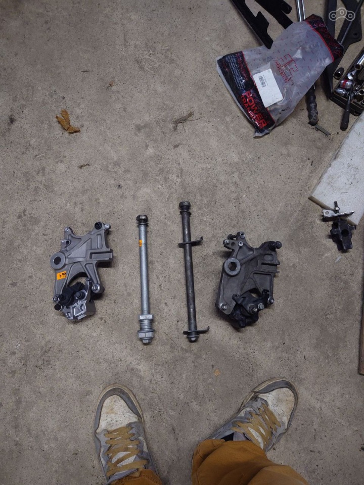 найди 3 отличия.