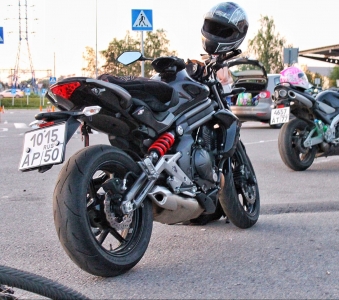 Kawasaki_ER-6N_2012