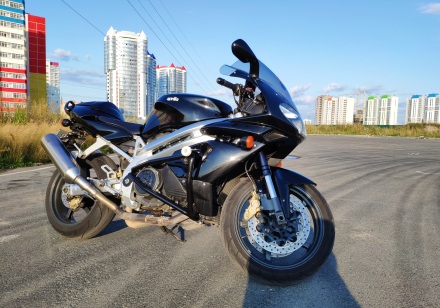 Aprilia_SL_1000_Falco_2000
