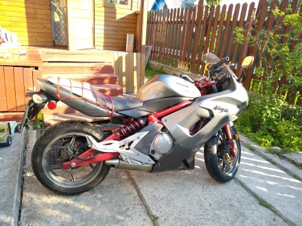 Kawasaki_ER-6F_2006