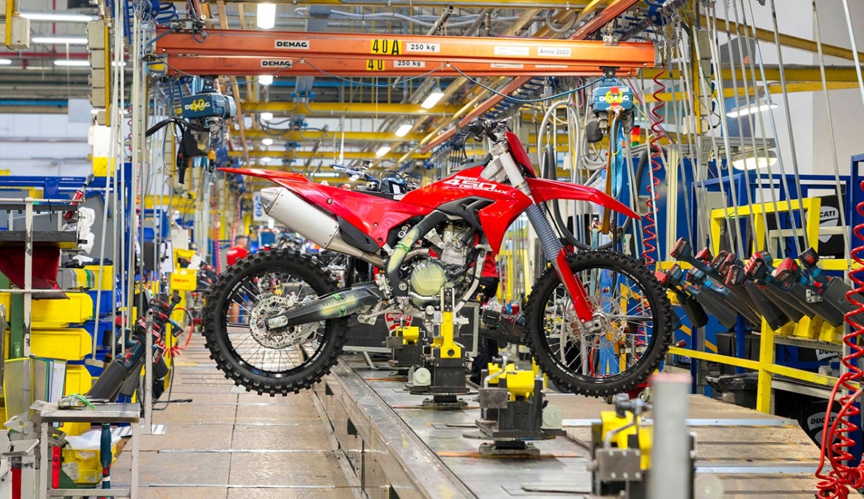 Линия завода Ducati в Борго-Панигале