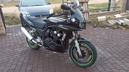 Yamaha_FZS_600_Fazer_1998