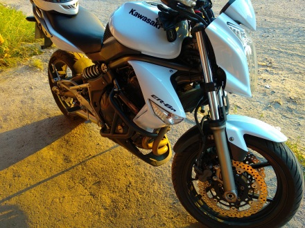 Kawasaki_ER-6N_ABS_2009