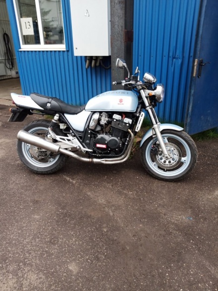 Suzuki_GSX_400_1996