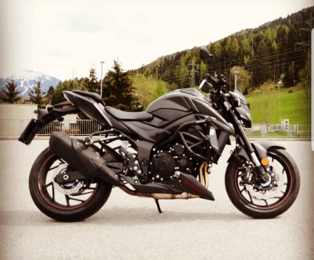 Suzuki_GSX-S750Z_2017
