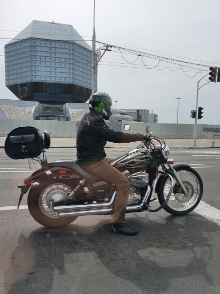 Honda_Shadow_Spirit_750_VT750_C2_2007