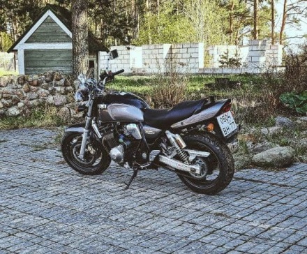 Suzuki_GSX_1200_1999