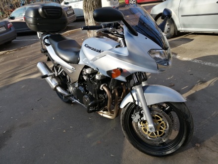 Kawasaki_ZR-7_S_2004