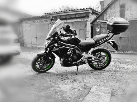 Kawasaki_ER-6N_ABS_2012