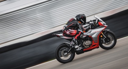 Новый QJMOTOR SRK 421 RR. Возрождение эпохи «карманных ракет»