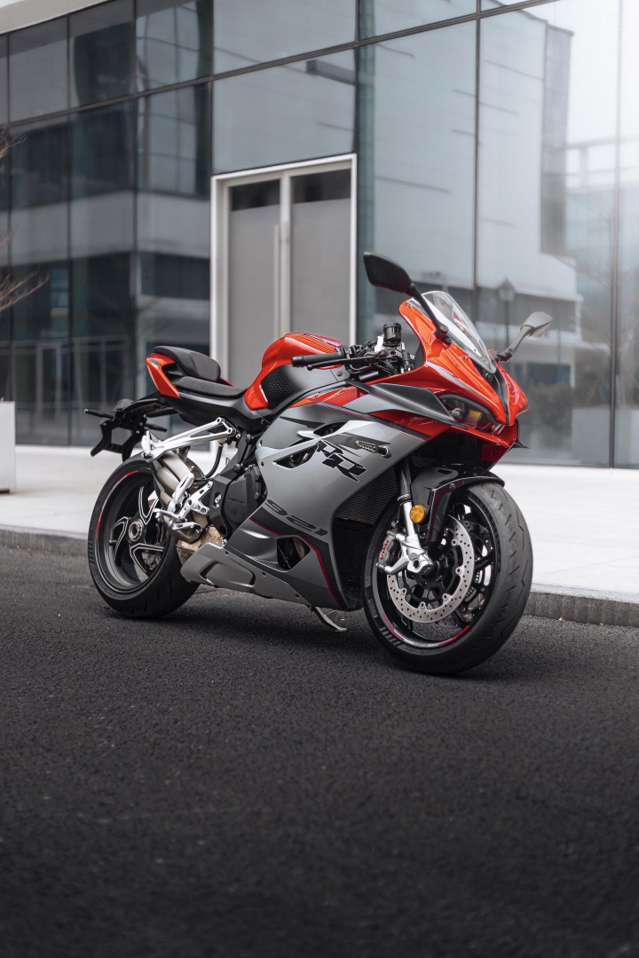 Быстрый, мощный, динамичный