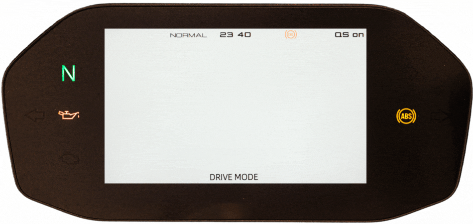 Использование «электронного газа» Ride-by-Wire позволило не только увеличить число моторных режимов до трёх, но и добиться более точной и предсказуемой реакции на команды водителя. Режим Rain предлагает мягкий, более плавный отклик, обеспечивающий плавную подачу мощности в городе и на сложных дорогах. Normal раскрывает ровную тягу и максимум возможностей двигателя во всём диапазоне оборотов. Sport обеспечивает мгновенную реакцию, делая характер мотоцикла более взрывным и азартным — для тех, кто ищет эмоции и настоящую спортивную динамику.