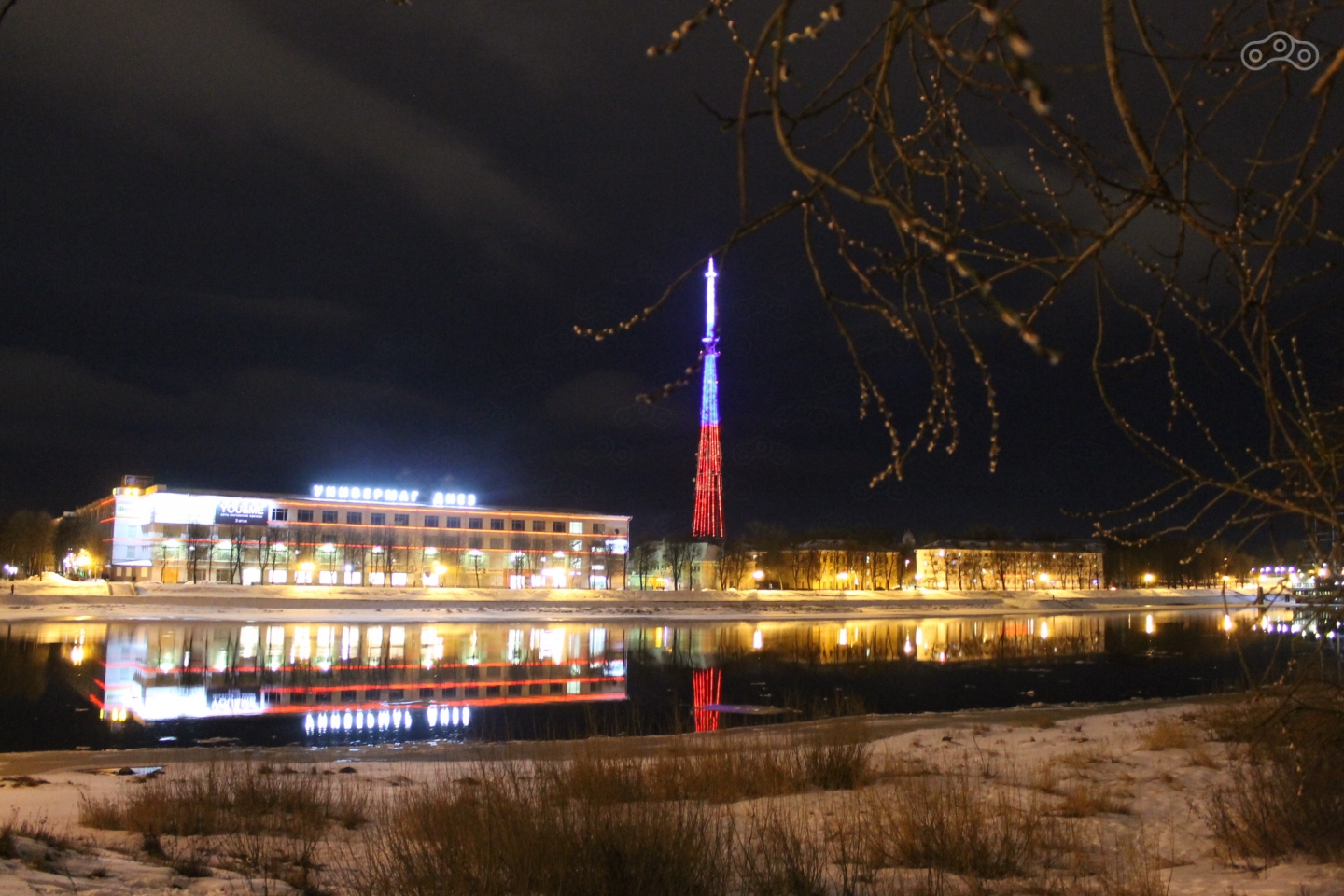Великий Новгород. Вид на реку Волхов и телевизионную башню