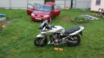 Suzuki_GSF_600_S_Bandit_2004