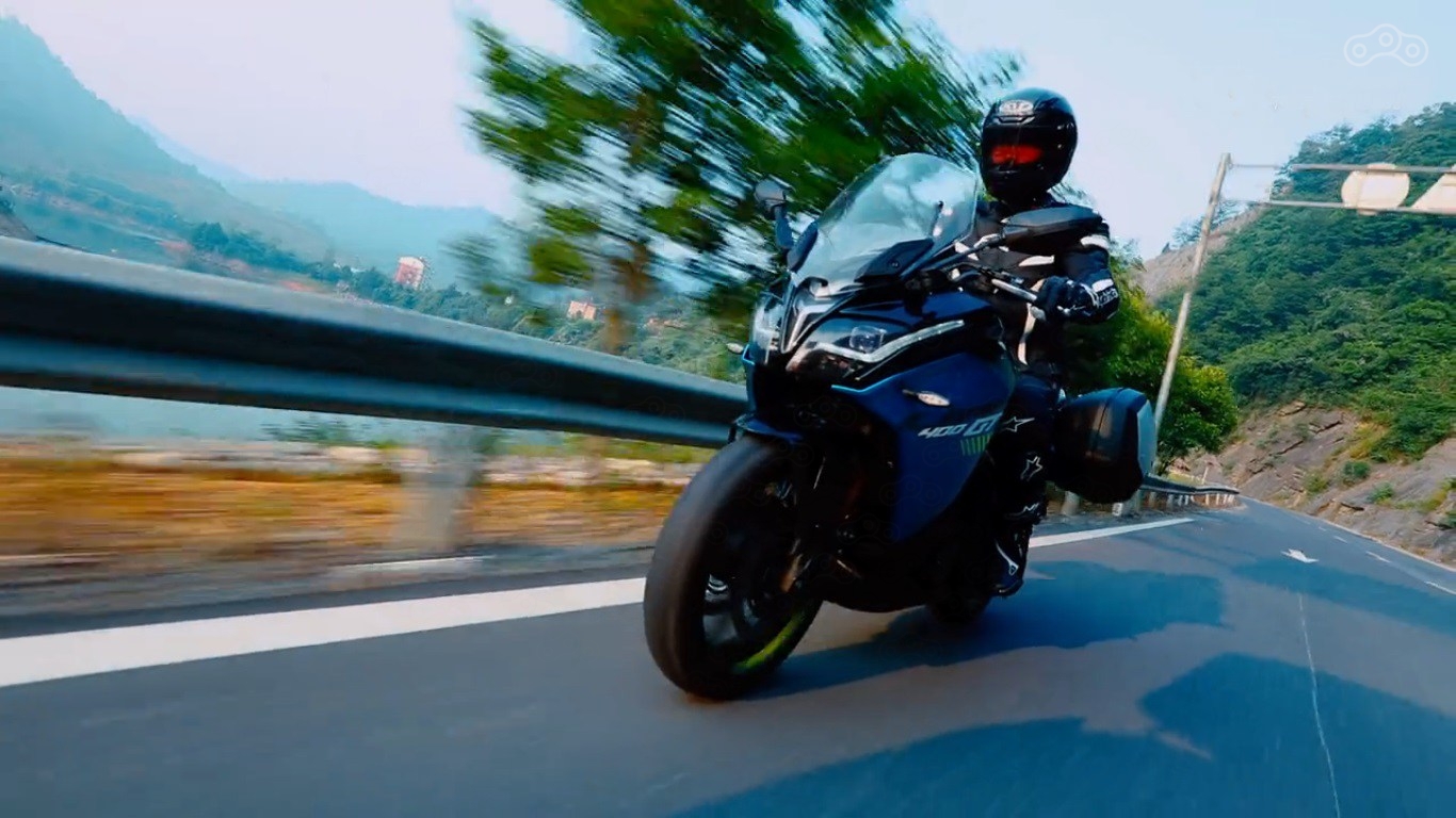 Двигатель мотоцикла CFMoto 400GT построен на базе двух силовых установок Kawasaki