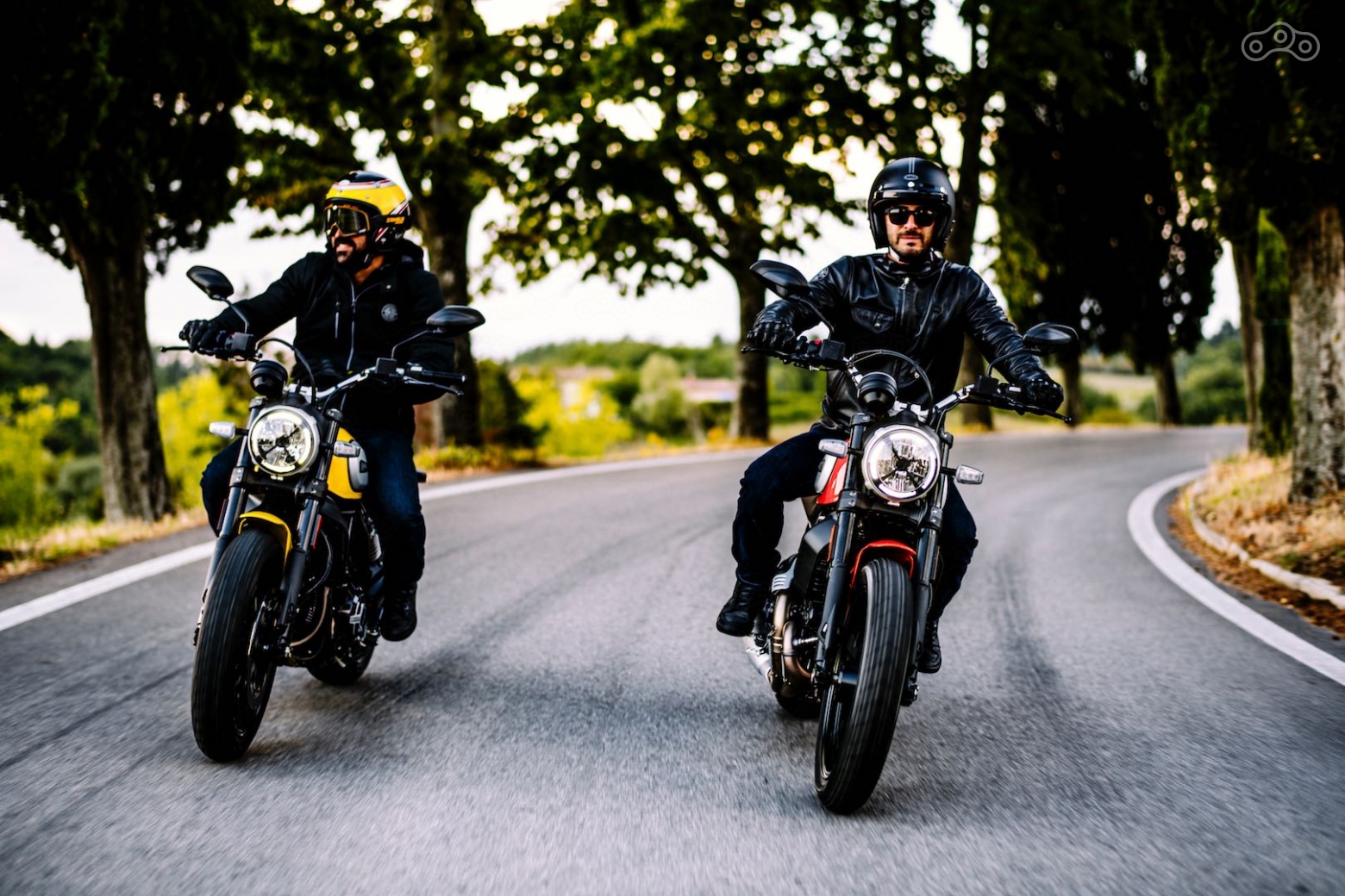 Новая светодиодная фара мотоцикла появилась благодаря оптике старых гоночных мотоциклов и автомобилей, на которых для защиты от осколков