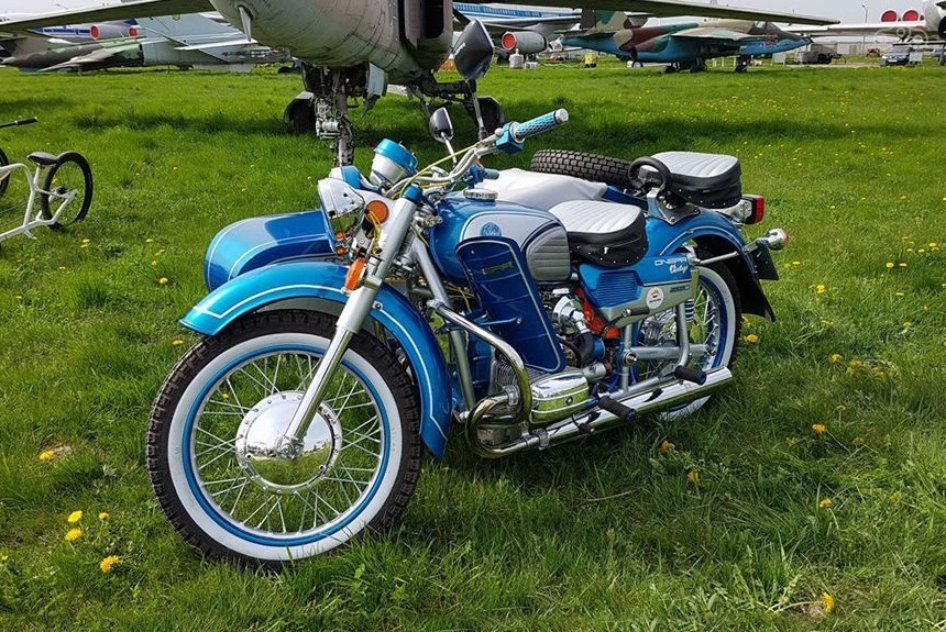 Мотоцикл Днепр Винтаж ручной сборки, представленный на моторшоу OldCarLand 2017
