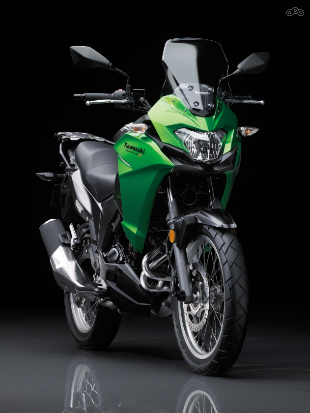 Для Versys-X 300 предлагается два цветовых решения – классическая зелёная или серая окраска