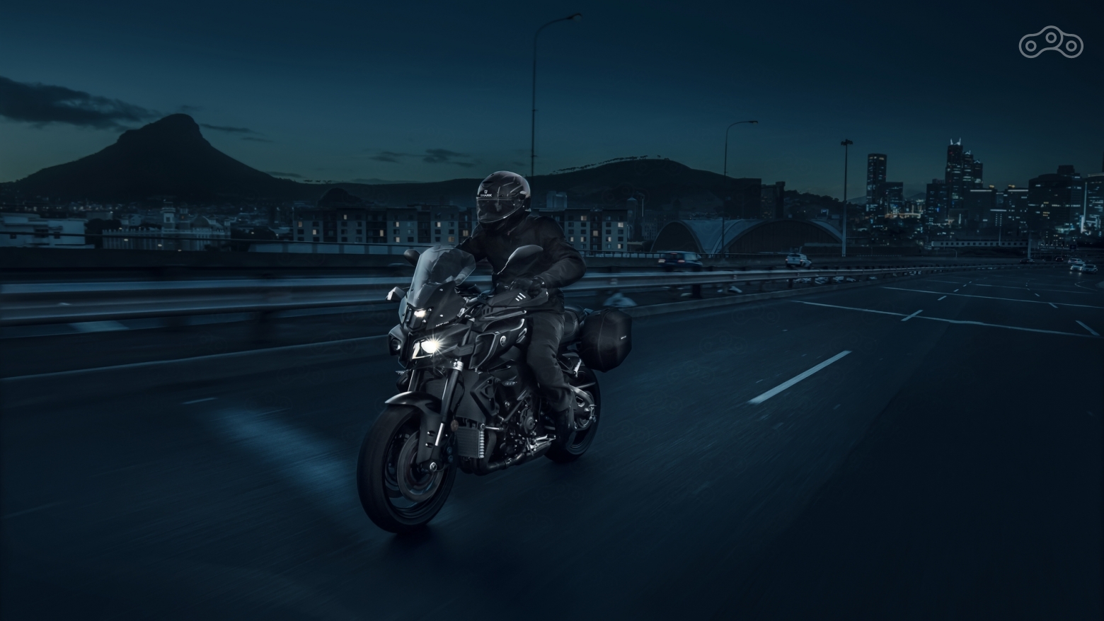 Мотоцикл Yamaha MT-10 Touring Edition 2017, версия для путешествий