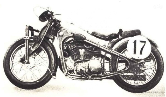 Мотоцикл, на котором выступал Евгений Грингаут, многократный чемпион СССР в линейных и кольцевых мотогонках.