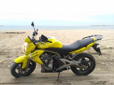 Kawasaki_ER-6N_2006