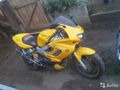 Honda_VTR_1000_F_Firestorm_2000