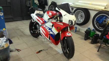 Honda_RVF_400_RT_1996