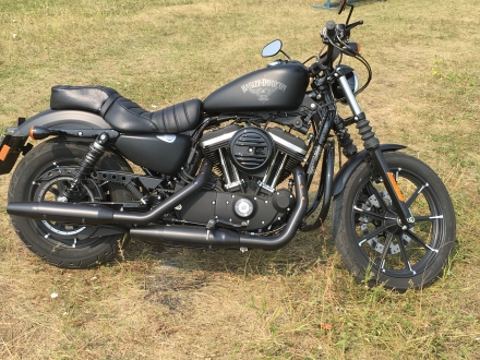 Harley-Davidson_Sportster_Iron_883_Dark_Custom_2016